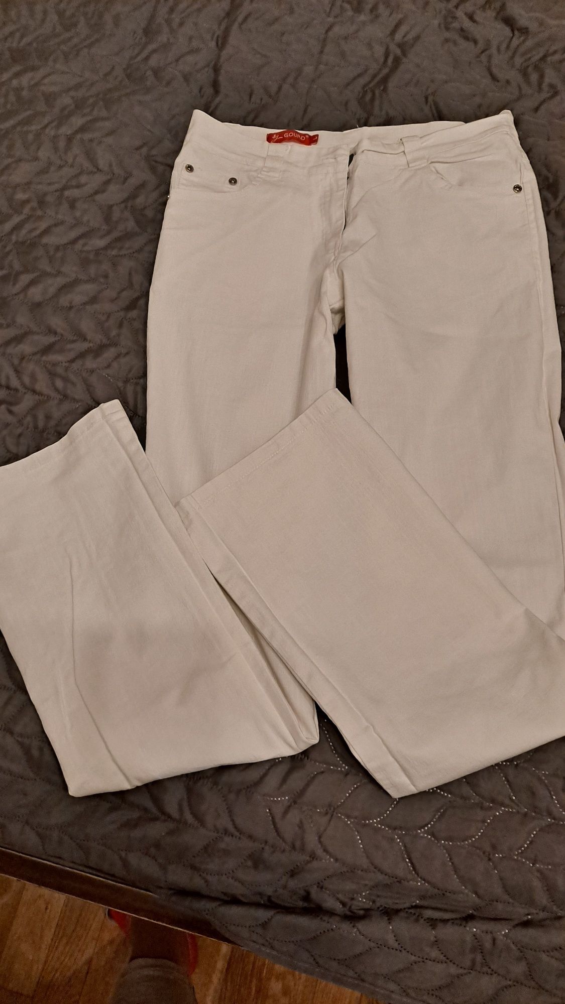 Spodnie białe z szerokimi nogawkami