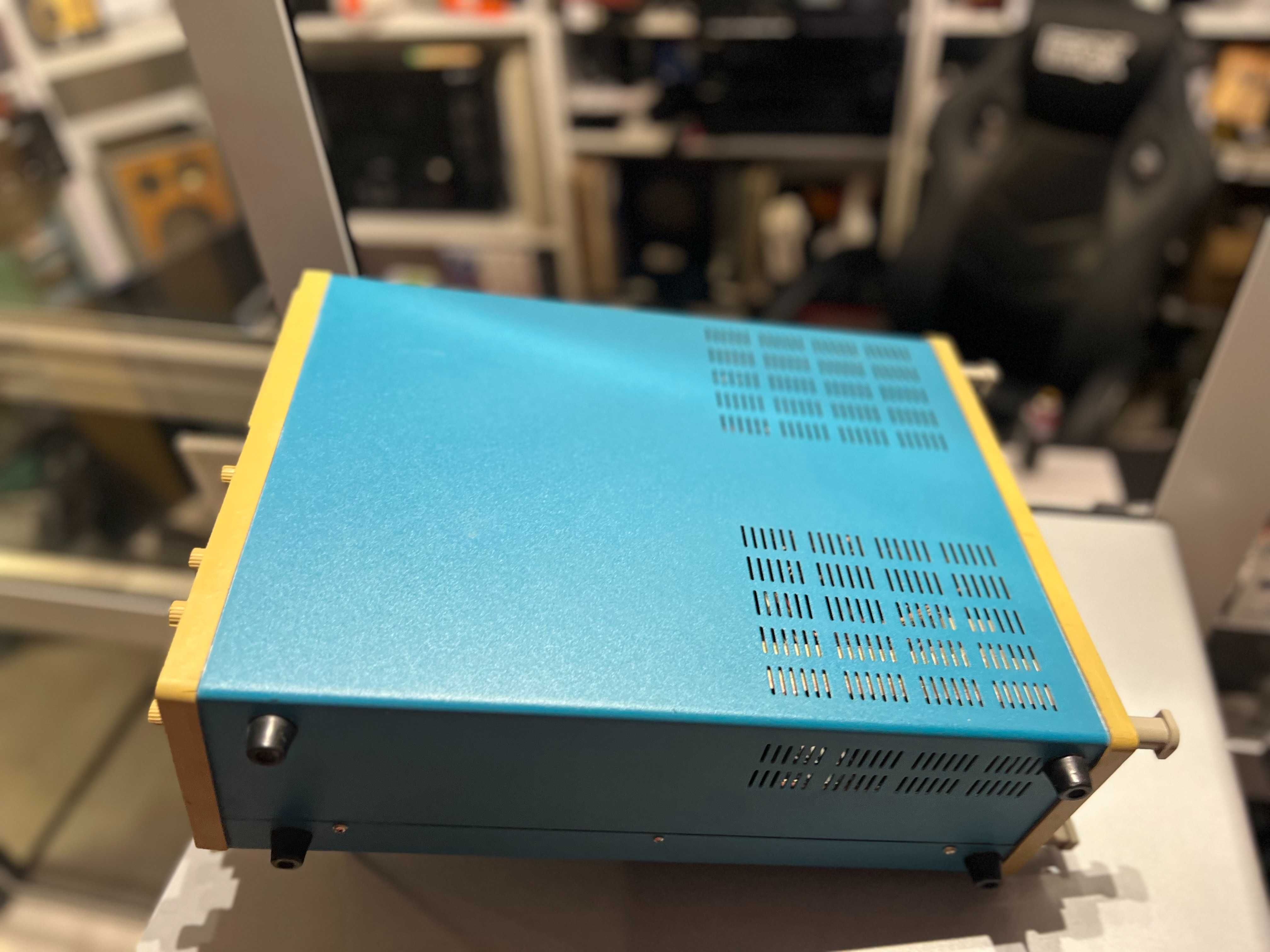 Analogowym oscyloskopie 20 MHz z lat 80 Handykit  202E