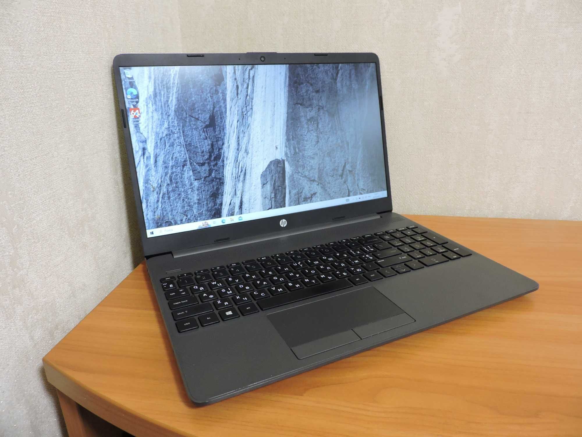 HP 250 G8/15.6" FHD IPS/Ryzen 5 5500U/ОЗУ 8Gb/SSD 256Gb/Vega