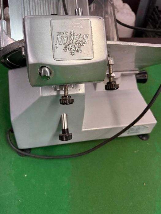 Krajalnica do wędlin Szron HBS-220A