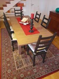 Mobiliario de sala de jantar, mesa e cadeiras