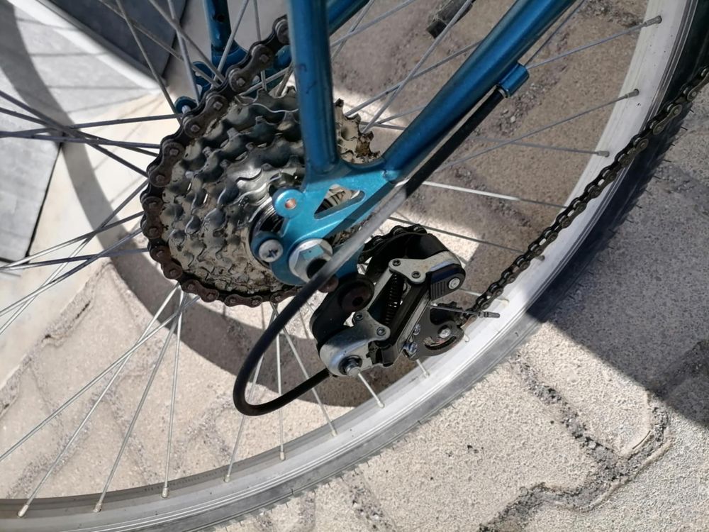Bicicleta pratecamente sem uso