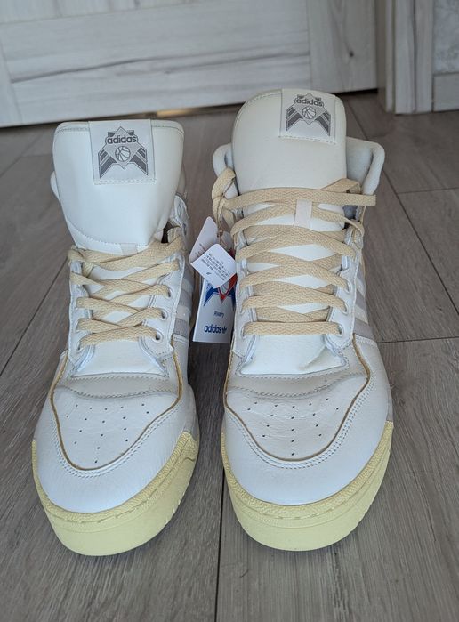 Adidas rivalry Hi