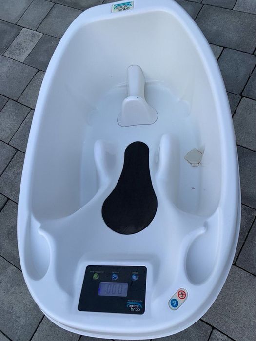 Продам ванночку для купання, градусник і ваги вмонтовані