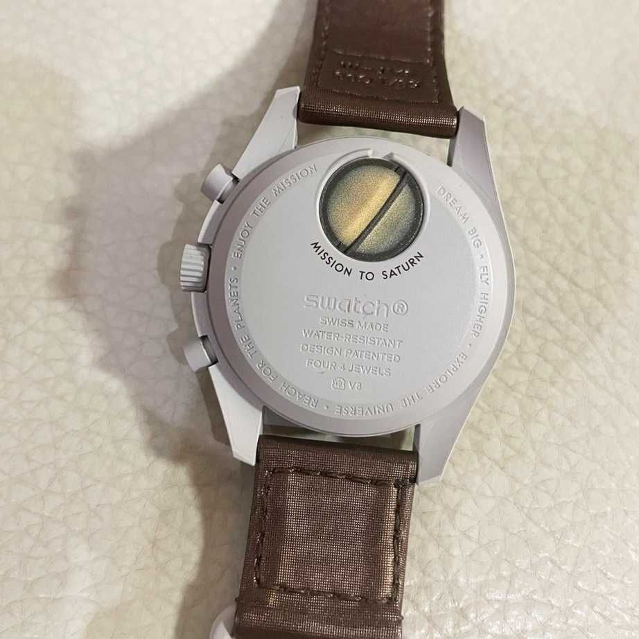 Kosmiczny chronograf Saturn - designerskie wykonanie!