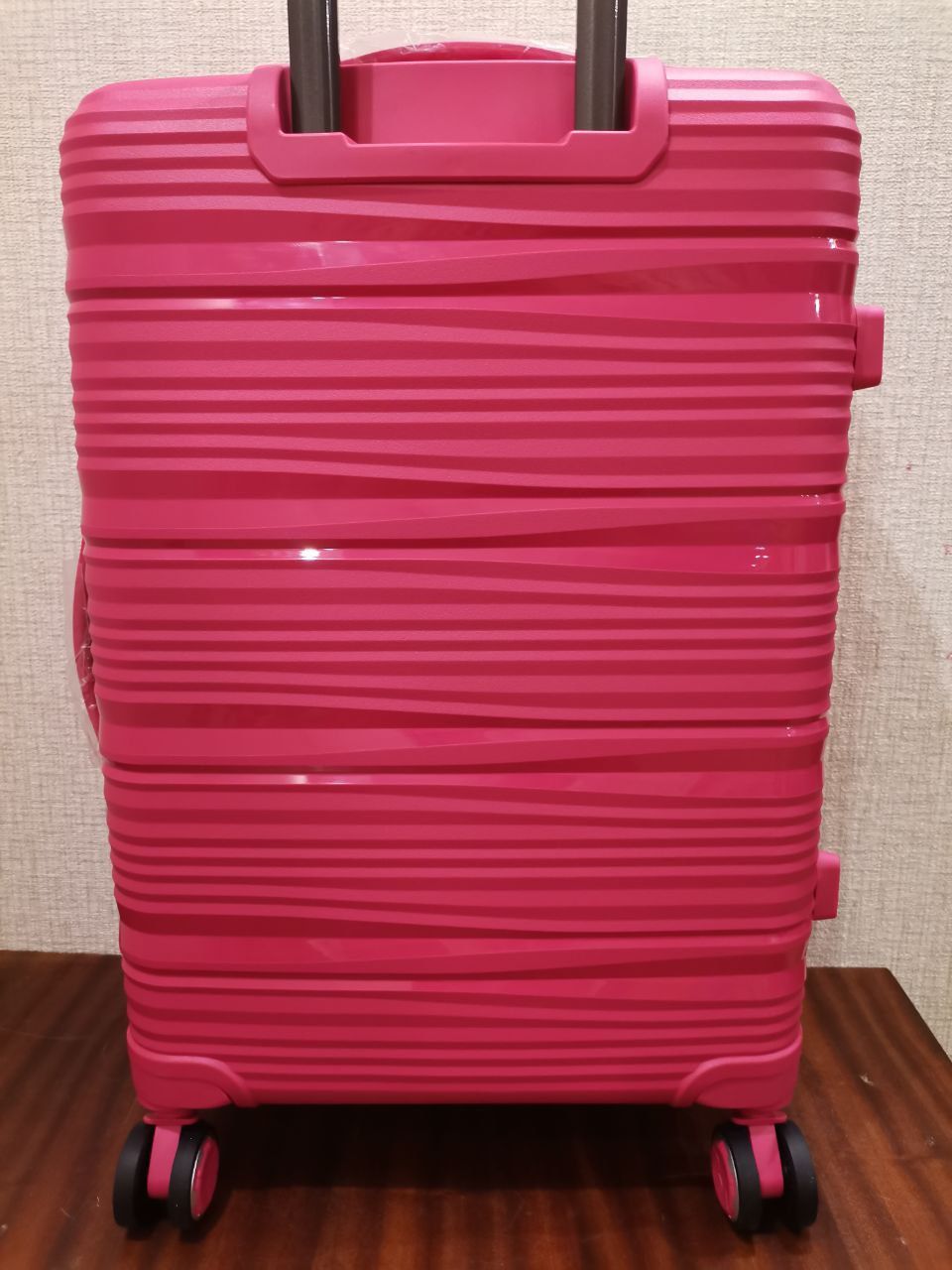 Середня поліпропіленова валіза чемодан средний купить в Украине