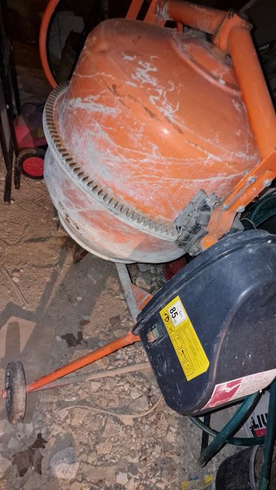 Betoniarka altrad 130/100 550w