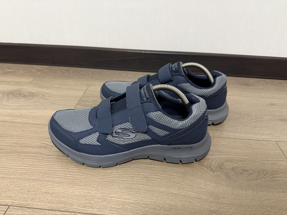 Кросівки на липучках Skechers 45 розмір стан нових
