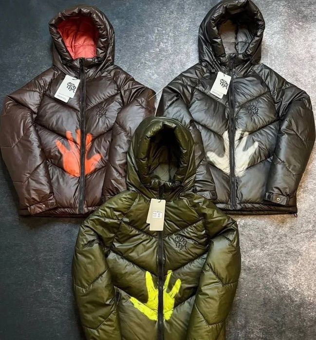 Пуховик Mertra змінює колір