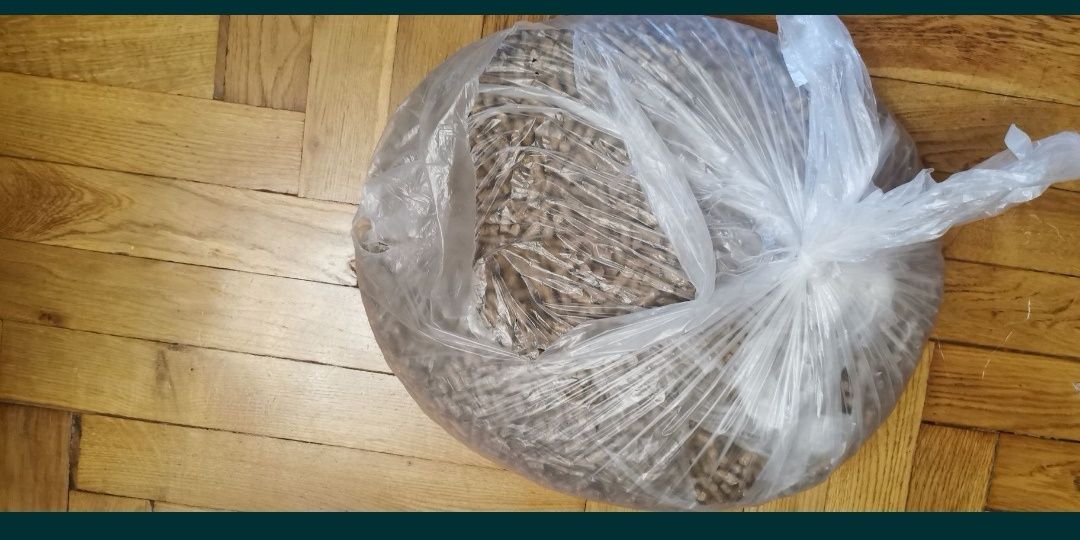 9 kg zwirku dla kotów
