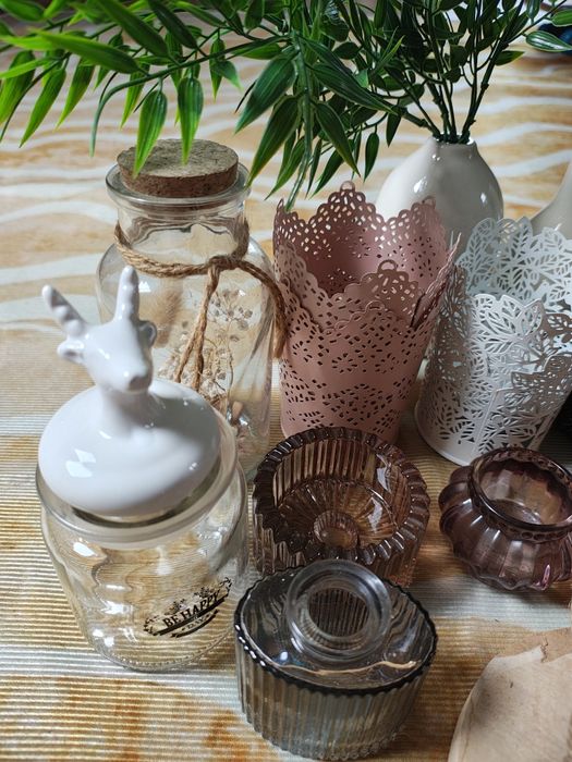 Ozdoby do domu (świeczniki, kominek, wazony, sztuczne rośliny)