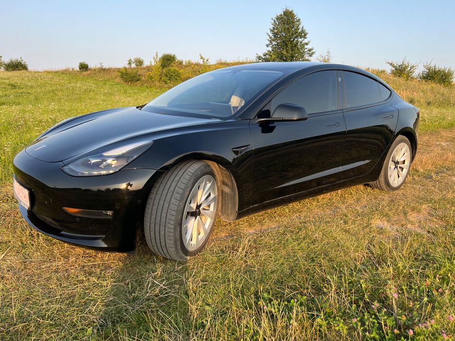Автомобіль Tesla