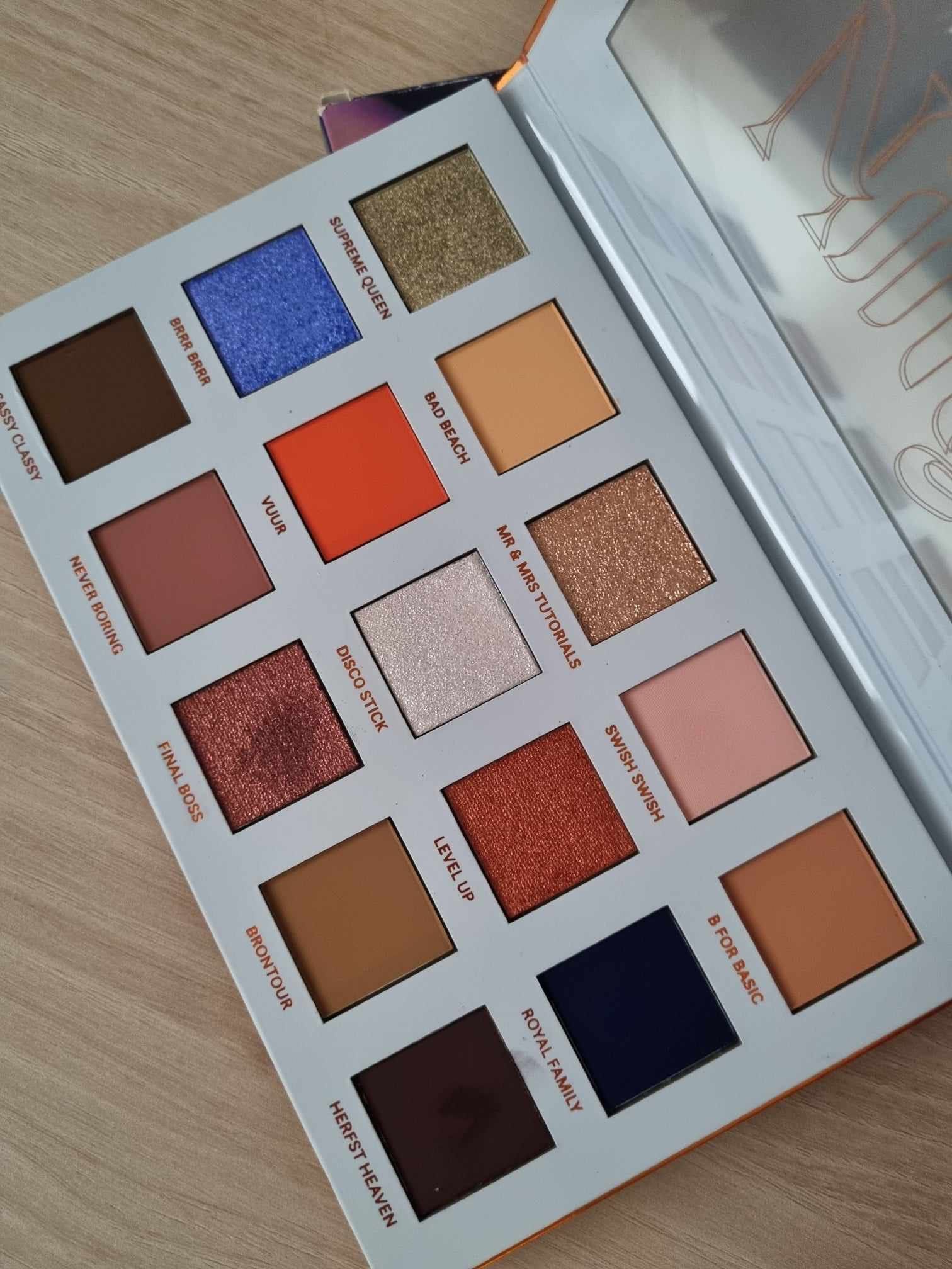 Nimya Palette by NikkiTutorials, paleta cieni do powiek