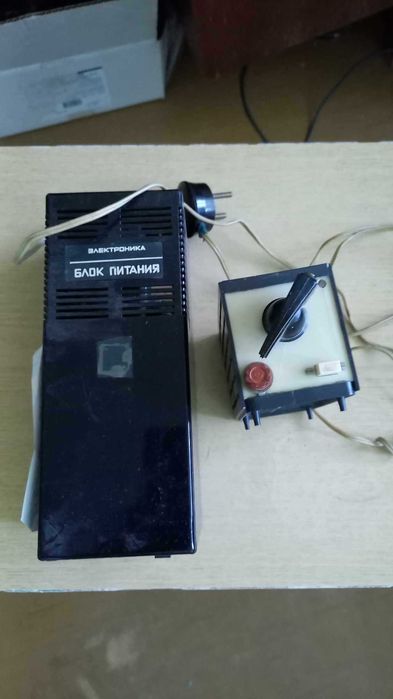 Амперметры, блок питания Електроника, электродвигатели