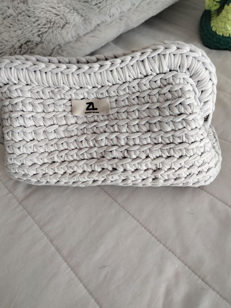Bolsa de mão em trapilho
