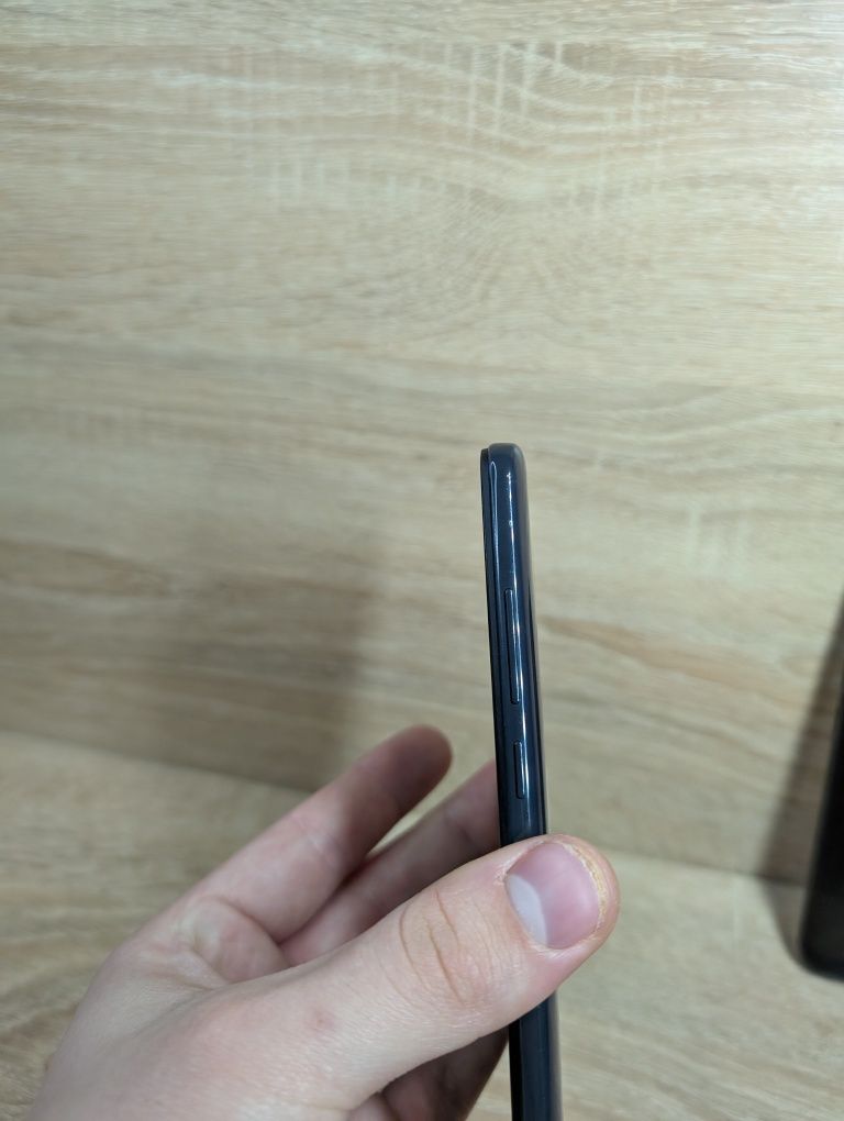 Xiaomi Redmi 8 4/64GB гарний стан
