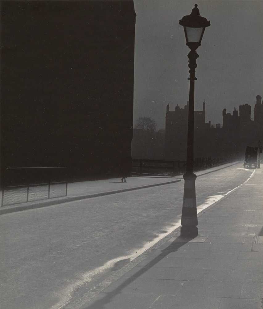 Книга - фотоальбом Shadow and Light. Bill Brandt.