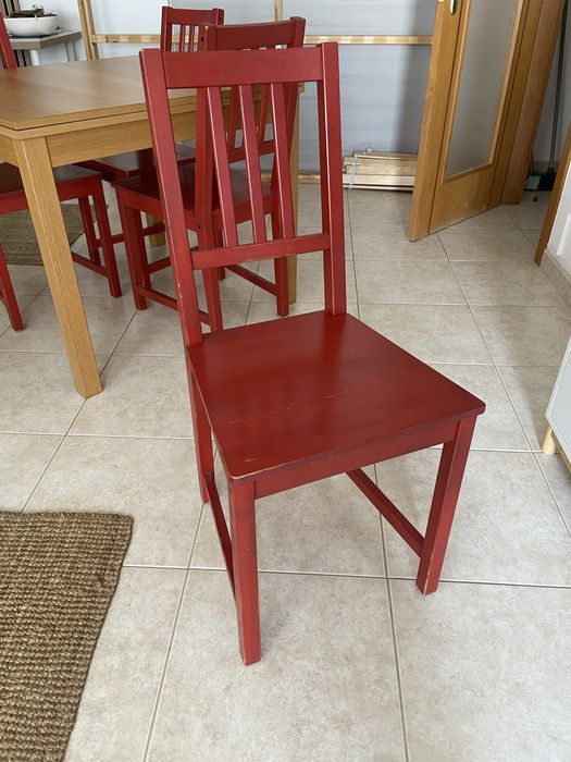 Vendo mesa extensível e 4 cadeiras