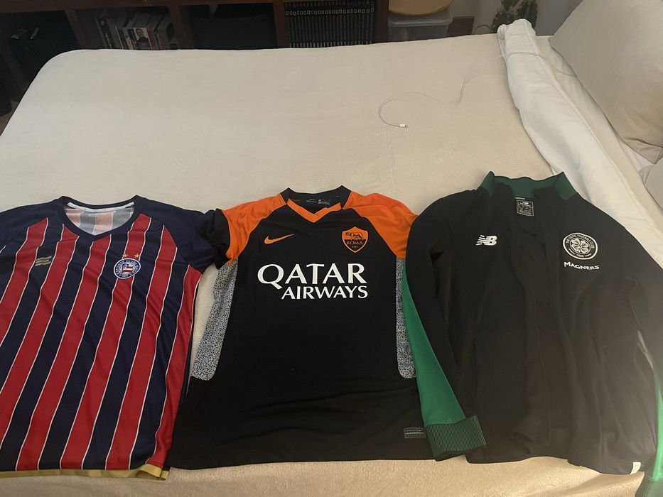 Tshirt s e casaco de equipas de futebool