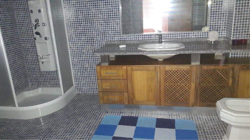 Casa T4 de 3 pisos
