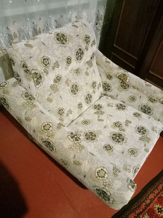 Продам два 2 крісла