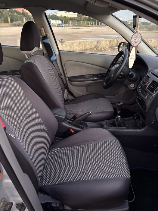 Nissan Almera N16 1.5 com sensores de estacionamento traseiro
