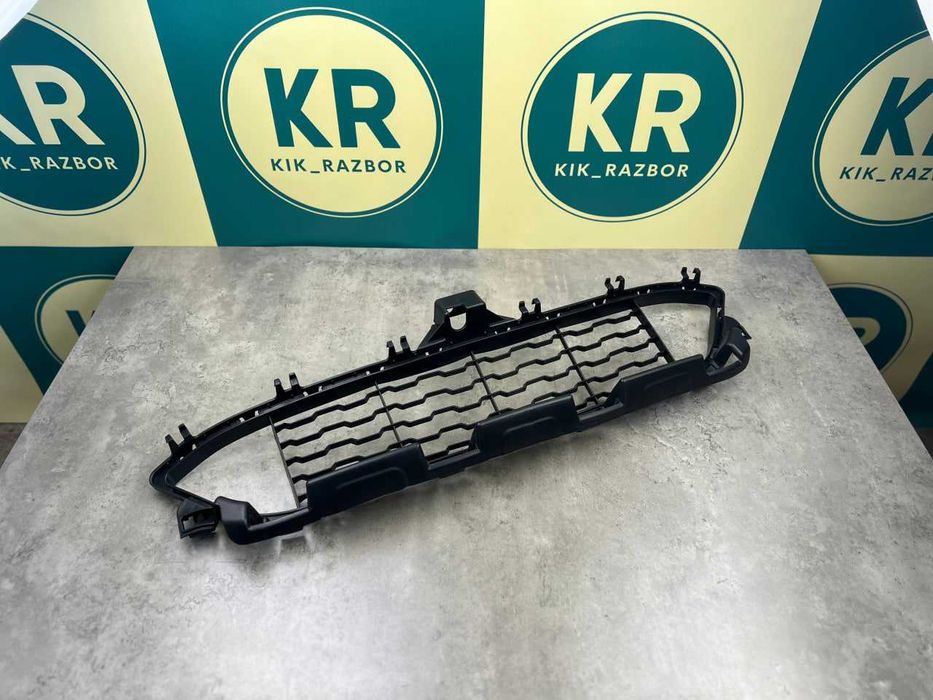 Центральна решітка в бампер BMW 3gt (F34) m-paket  	51118057188