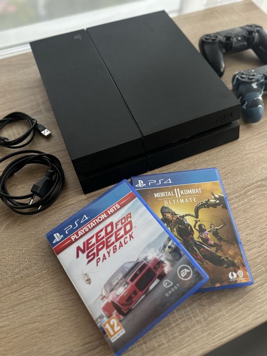 Ігрова приставка Sony Playstation 4 + дві гри