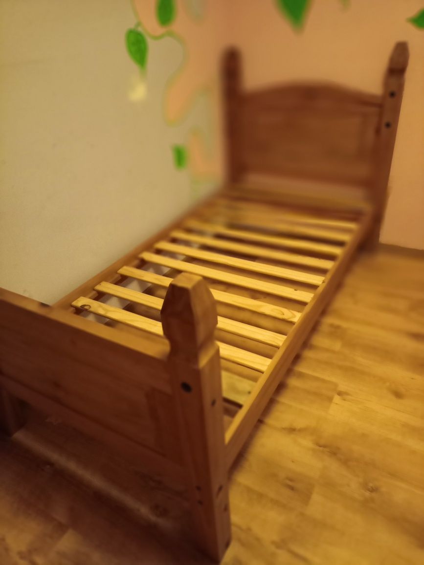 Łóżko pojedyńcze, drewniane