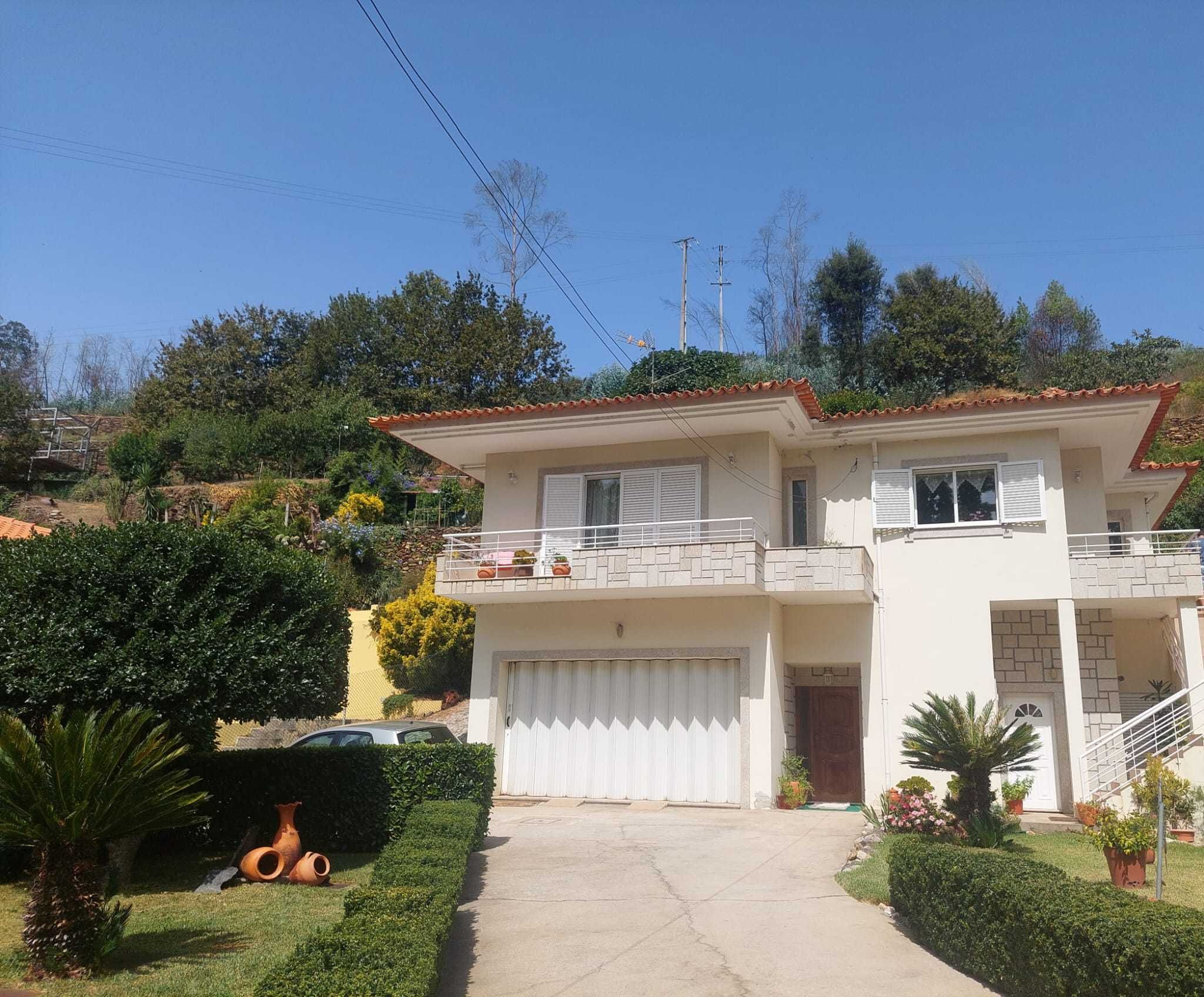 A sua casa de sonho, entre o campo e a cidade!