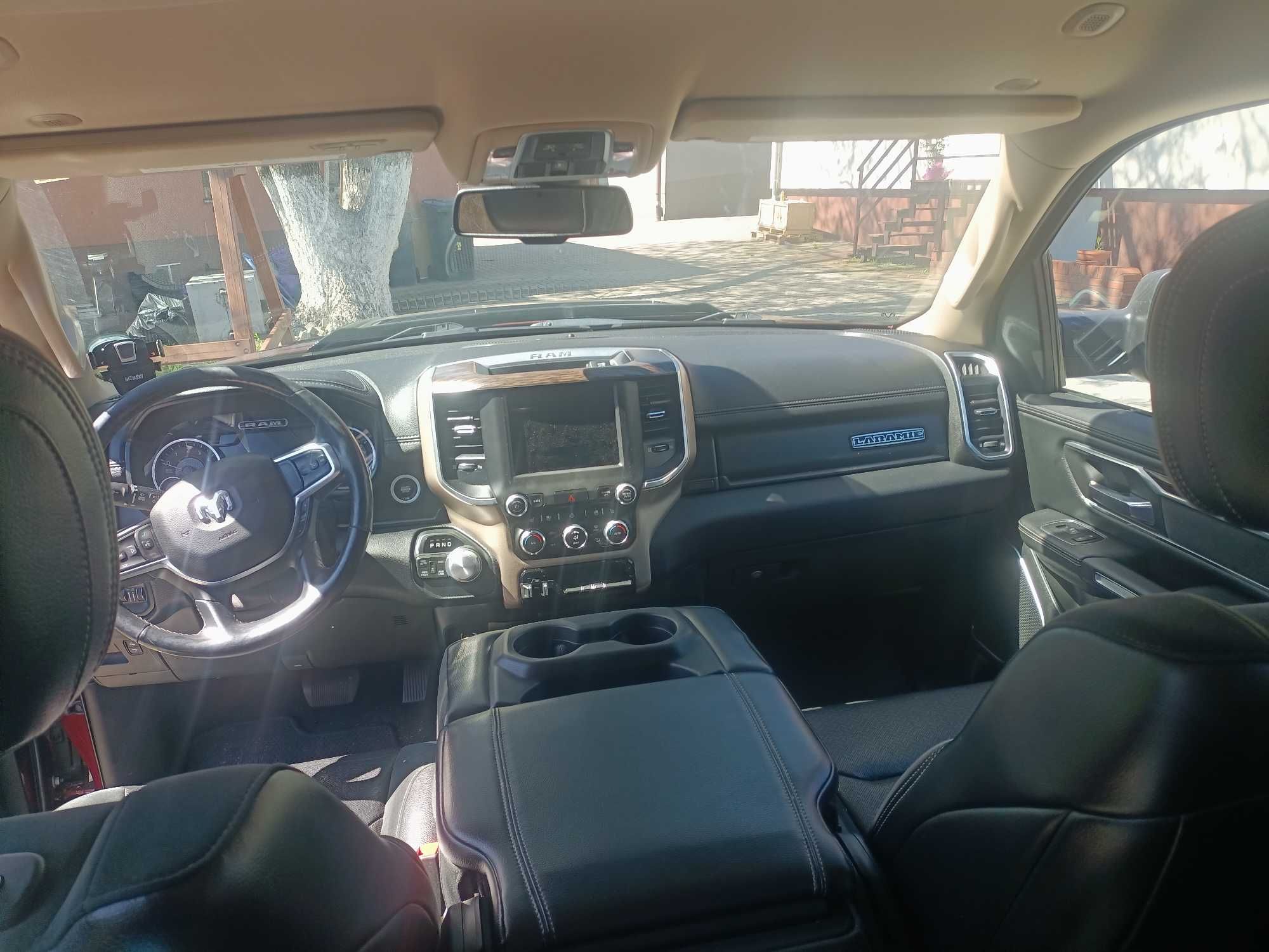 RAM 2019r. Laramie 6 osobowy.