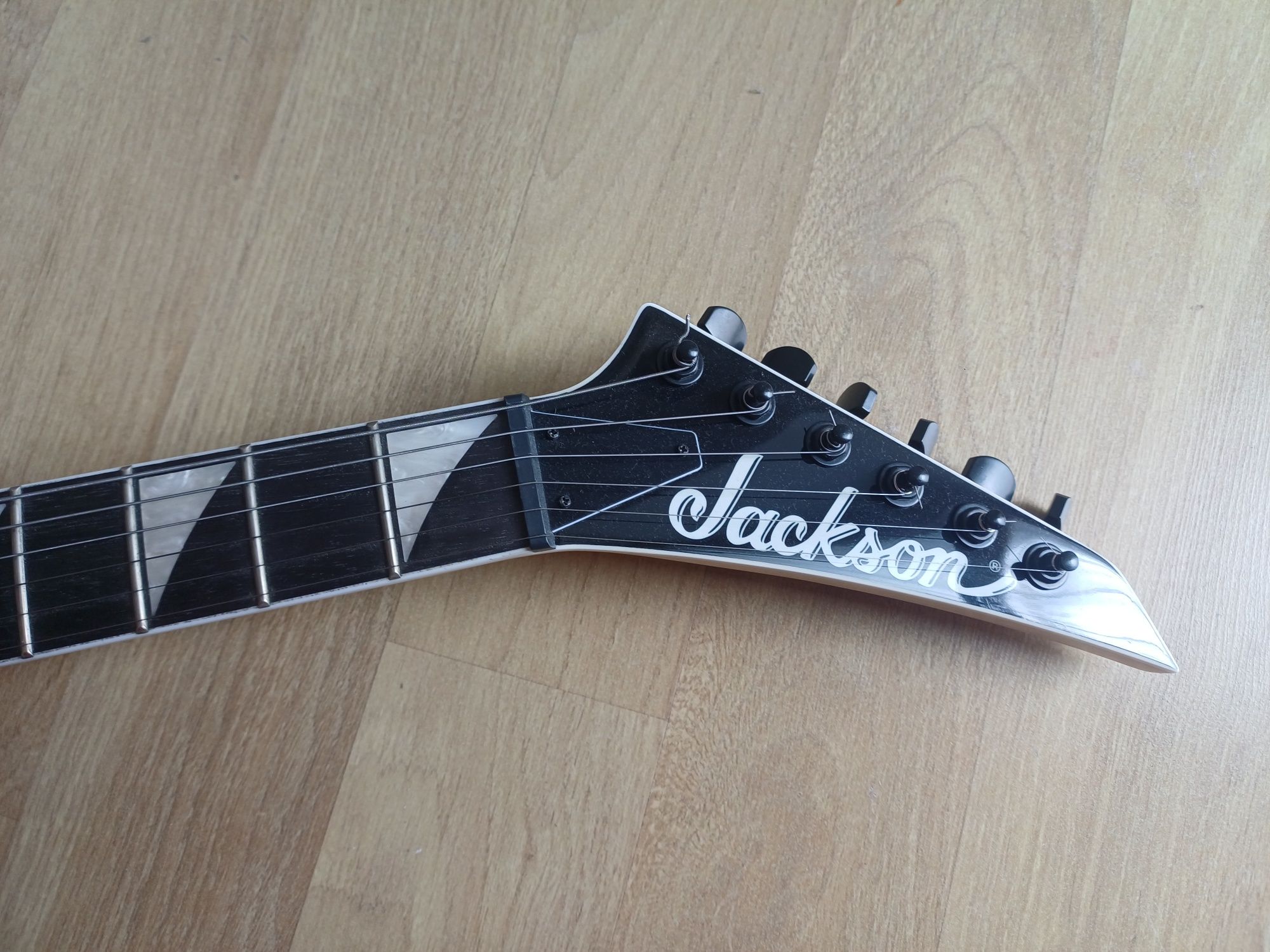 Guitarra Elétrica - Jackson Rhoads JS32T
