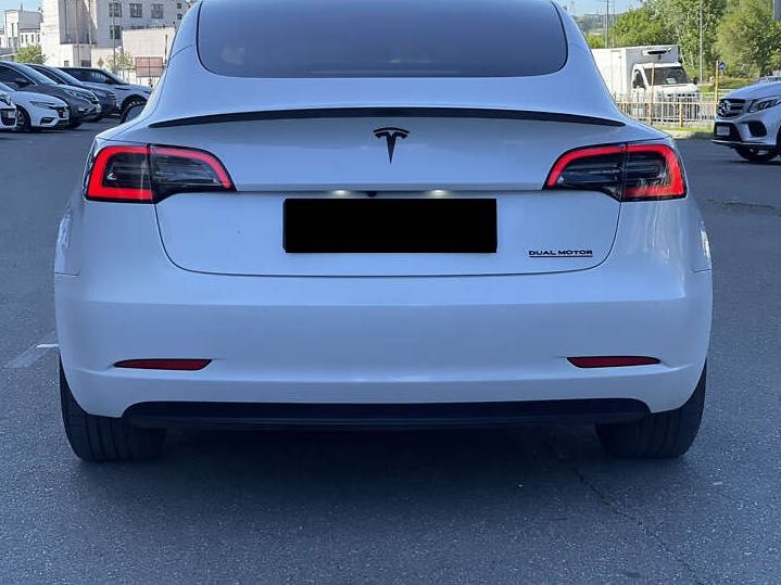 TESLA Model 3 2022