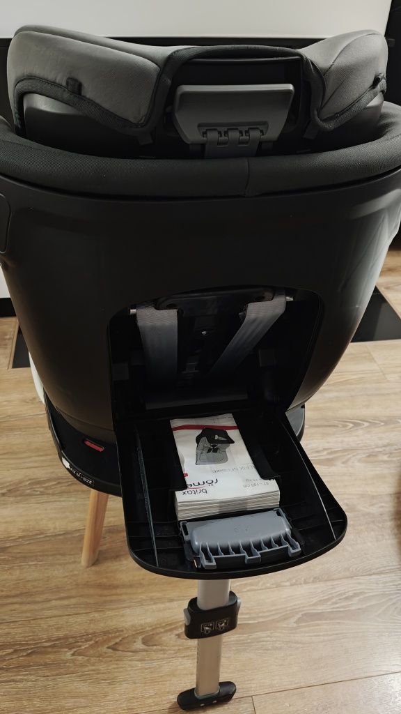 Fotelik Britax Dualfix M iSize 0-18kg 61-105cm 360 baza