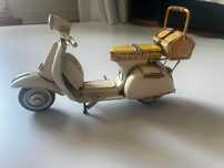 Vespa skuter metalowy retro