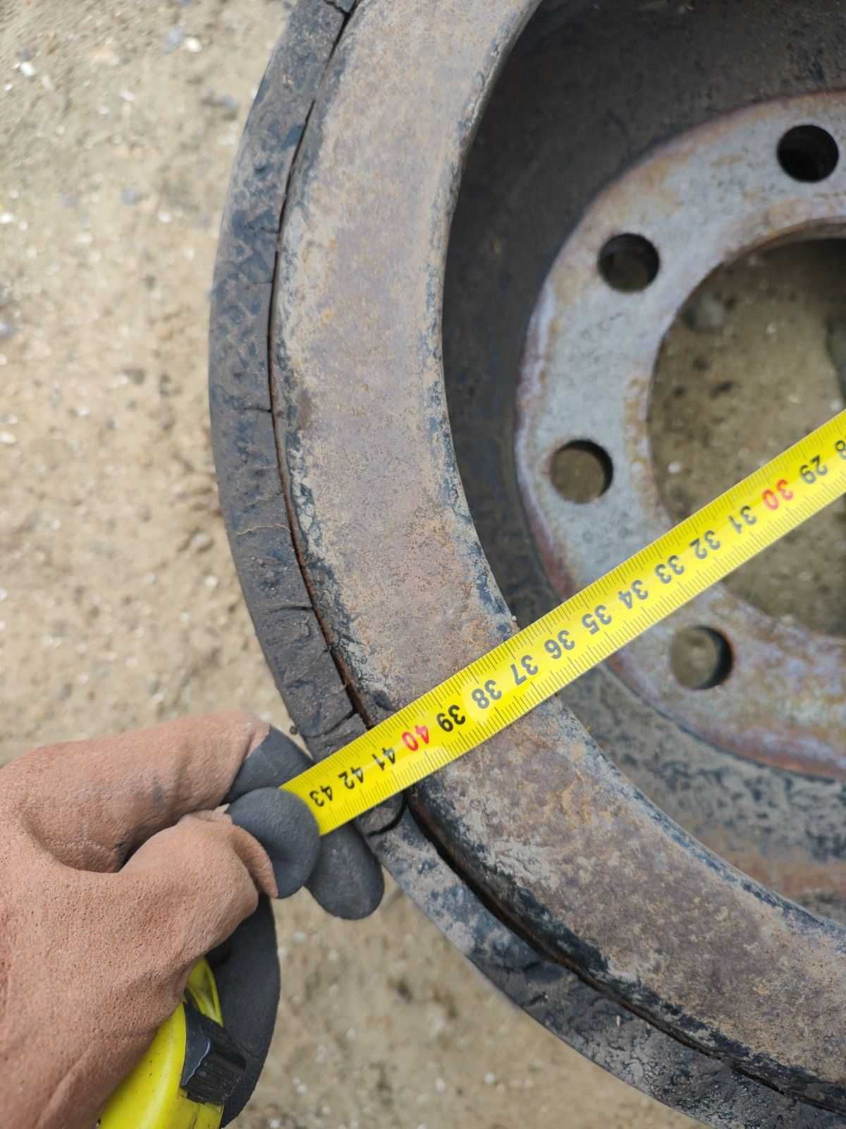 ST10610 Коток опорний гусеничного ходу великий John Deere