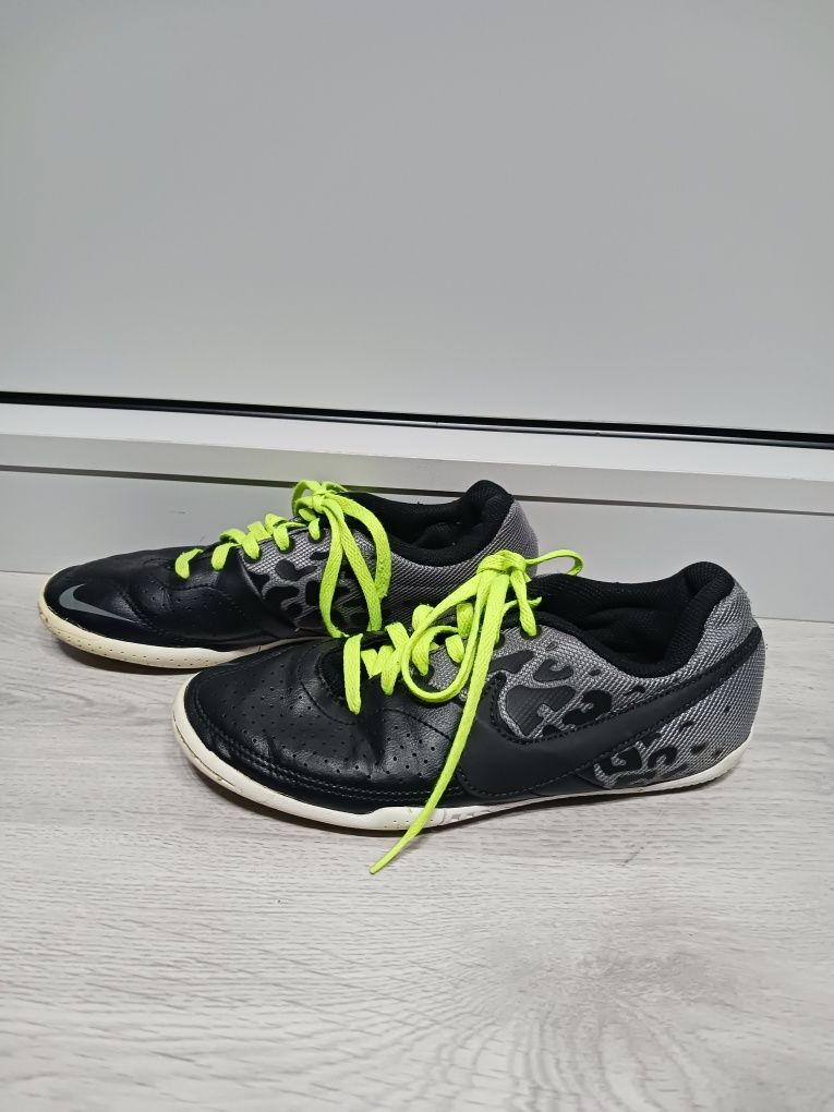 Buty Nike JR Elastico II rozm. 35