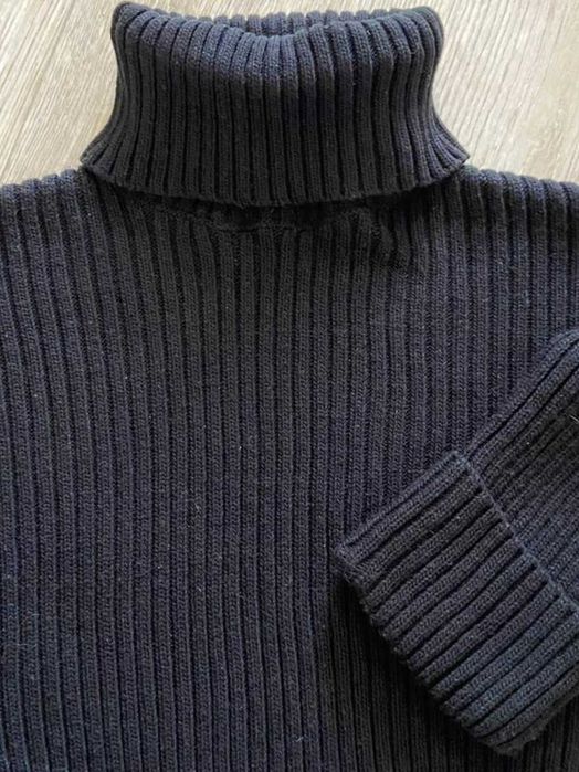 Светр вʼязаний жіночий укорочений чорний