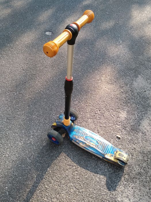 Самокат дитячий.