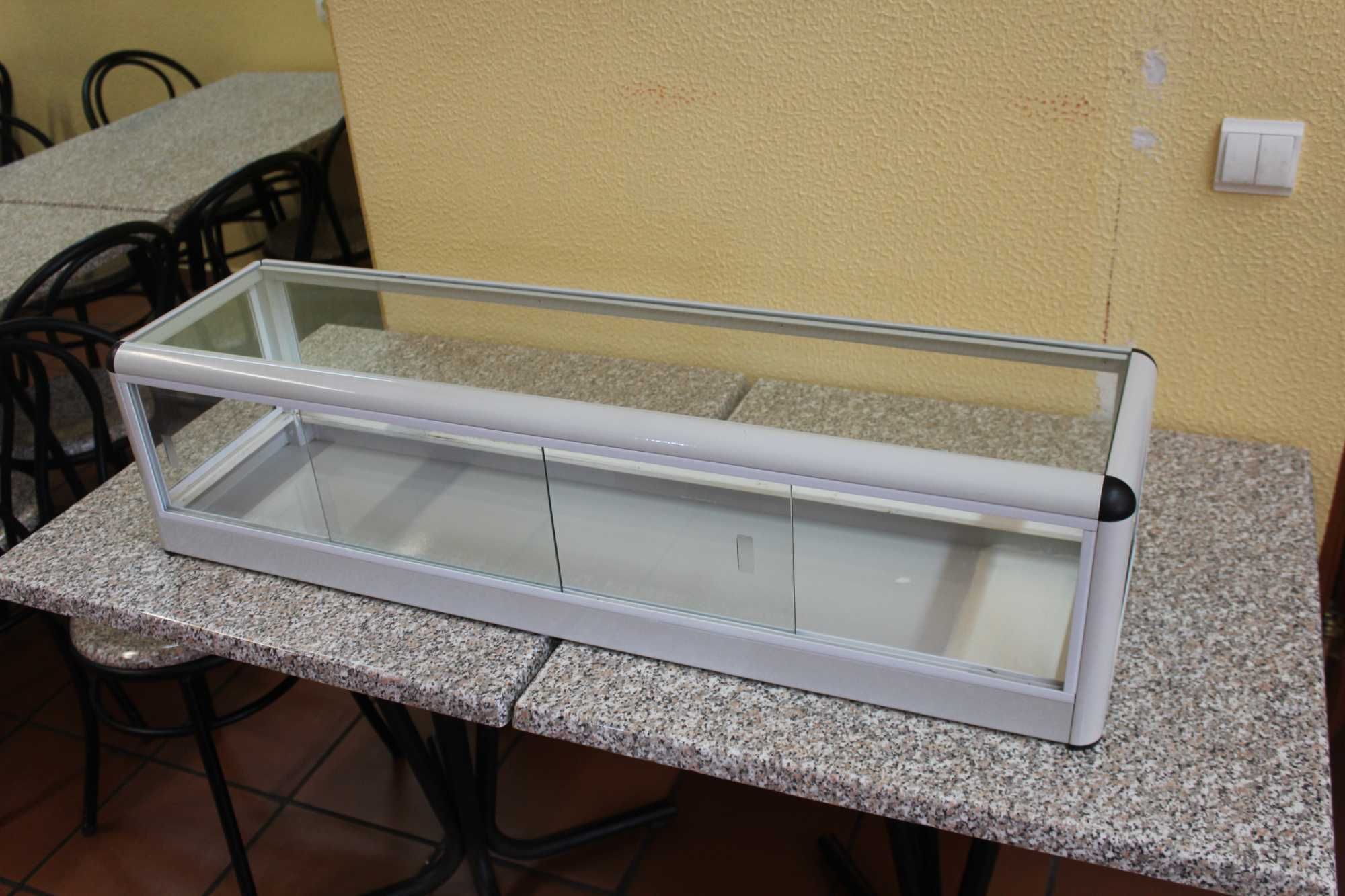 Vitrine para sandes e bolos