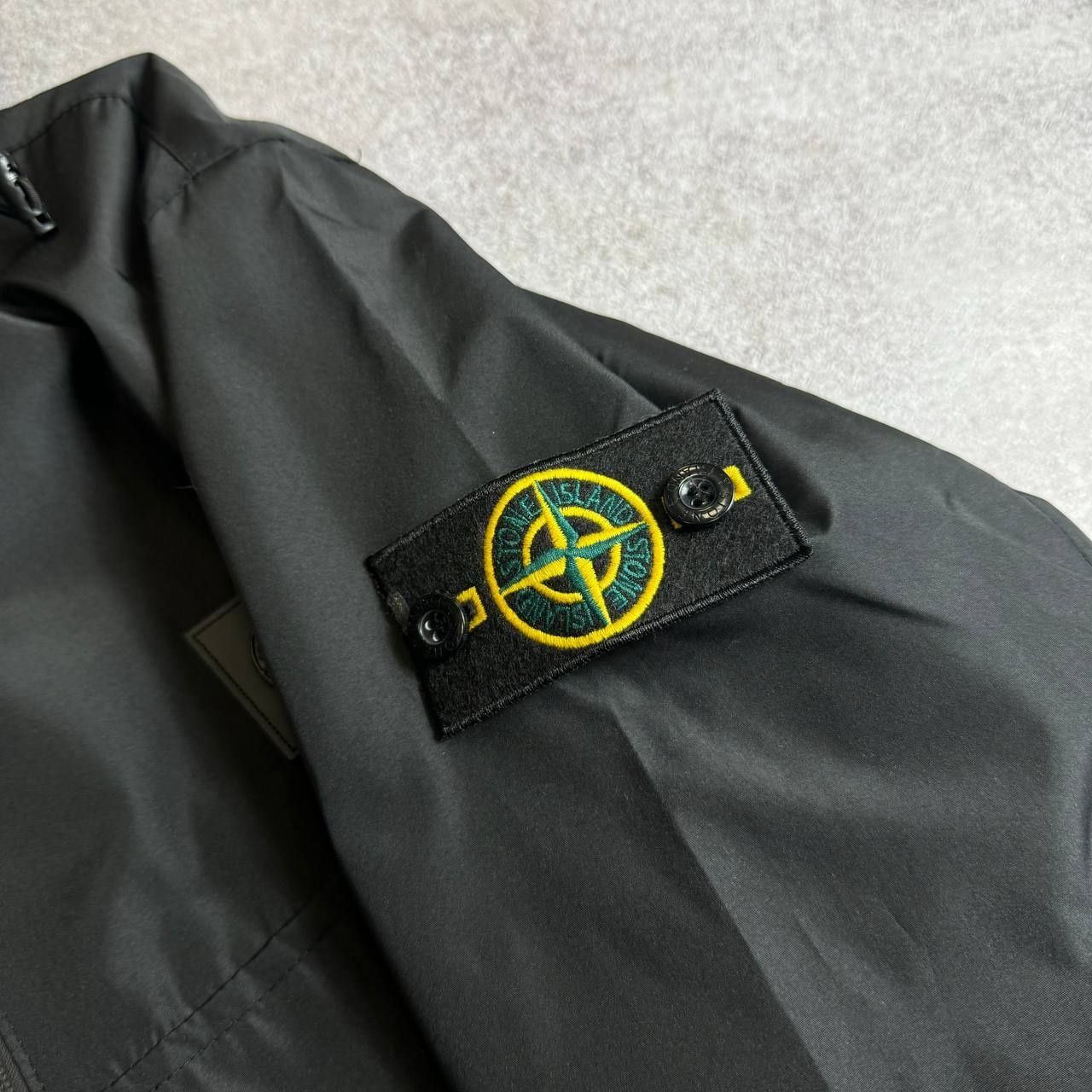 НОВА ВІТРОВКА Stone Island куртка весняна легка чорна хакі Патч стон