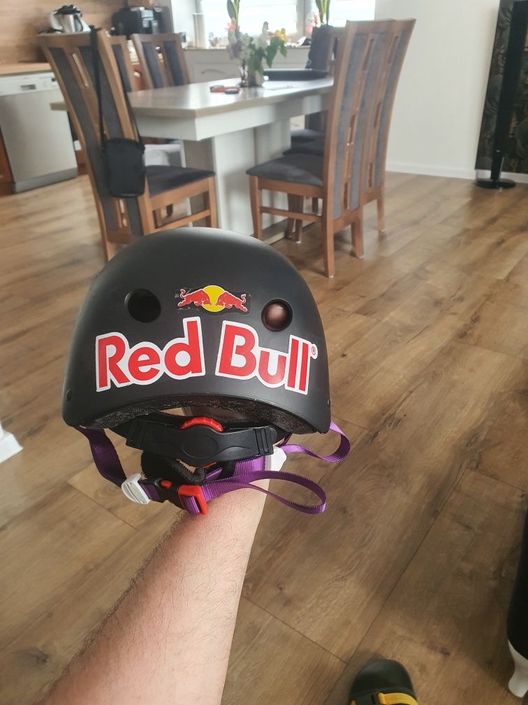 Kask na rower,hulajnogę,deskę r M 54-58(Redbull, gopro)