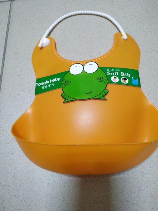 Слюнявчик детский