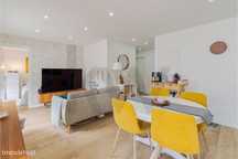 Apartamento T3 totalmente remodelado com suite, varanda e excelente lo