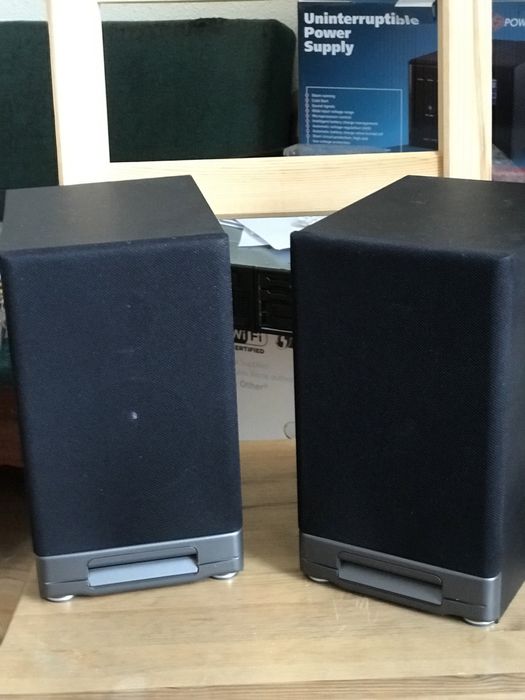 Динамічна акустична система 8 Ohms. Поличні колонки