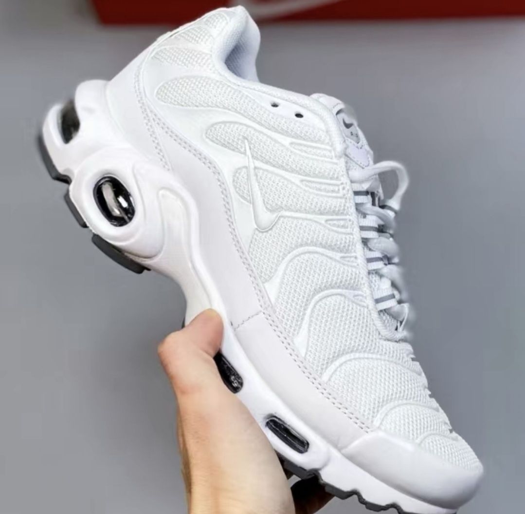 Nike Air Max Plus TN В восьми кольорах