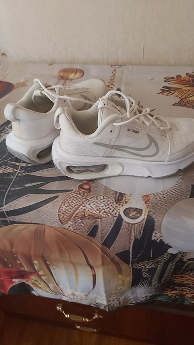Продам фирменные кросовки.