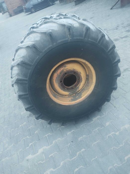 Opony 20x20 do kombajnu MF 487