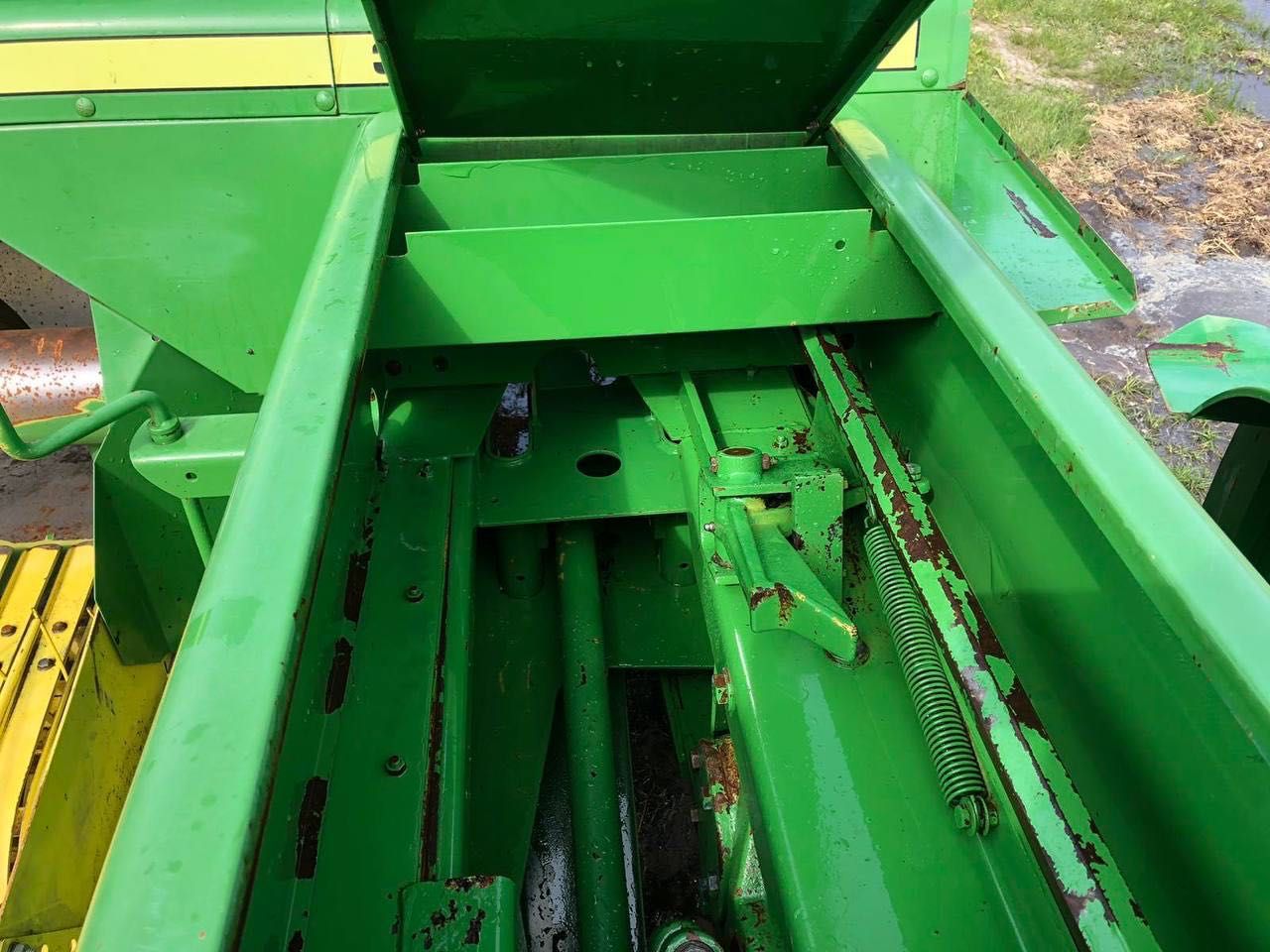 Прес-подборщик, прес-підбирач John Deere 332 А