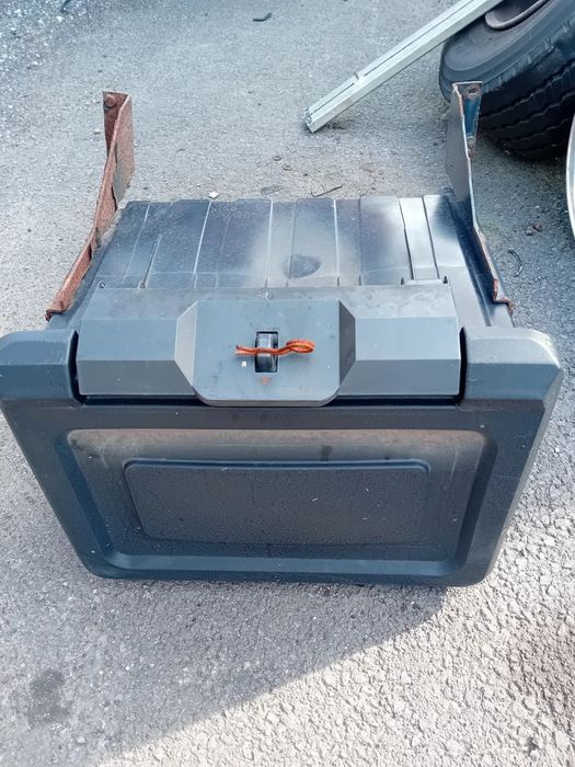 Skrzynie,skrzynki narzędziowe, schowki